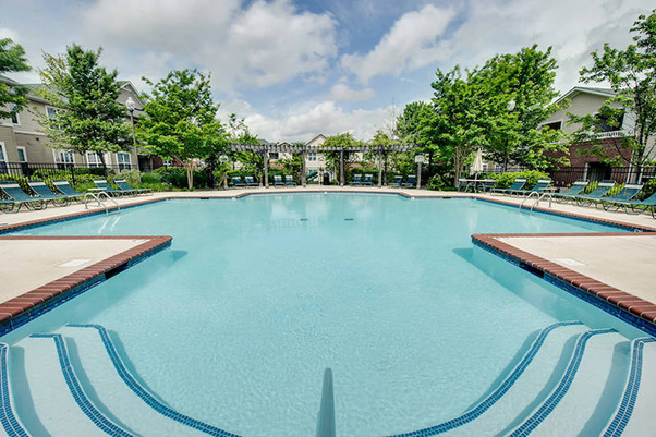 swimming pool at Grand Oaks Apartment Homes